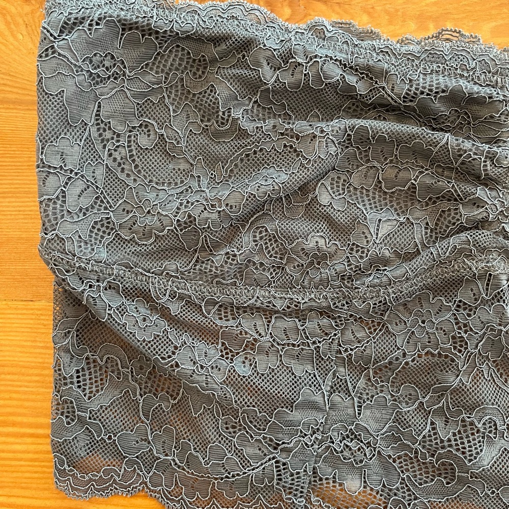 American Eagle Outfitters Lace Strapless Bandeau
Bralette Gray - Picture 2 of 4